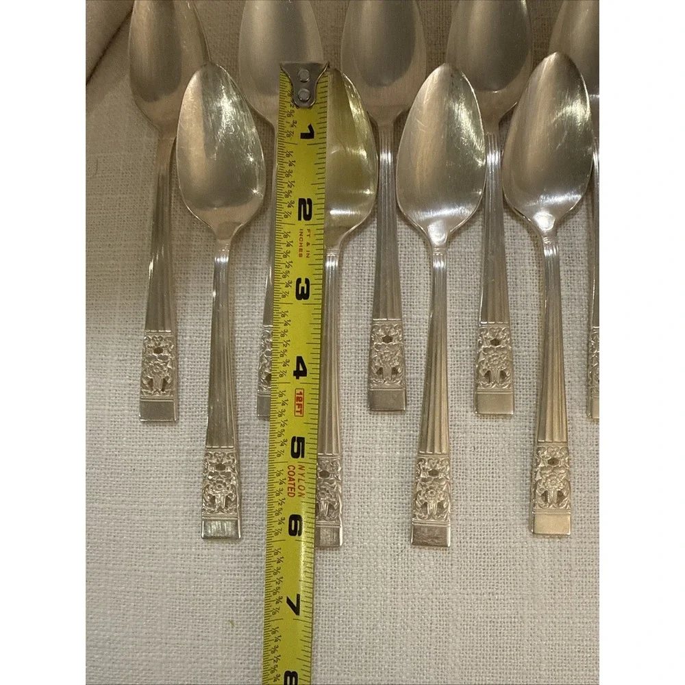 17 Oneida‎ Community CORONATION Dessert Oval Spoons Silverplate 7 3/8